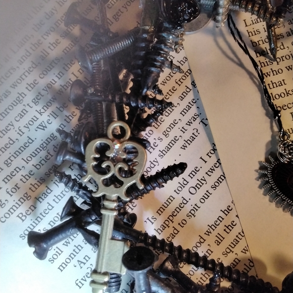 Altered art wreath-One of a kind! - Picture 3 of 4